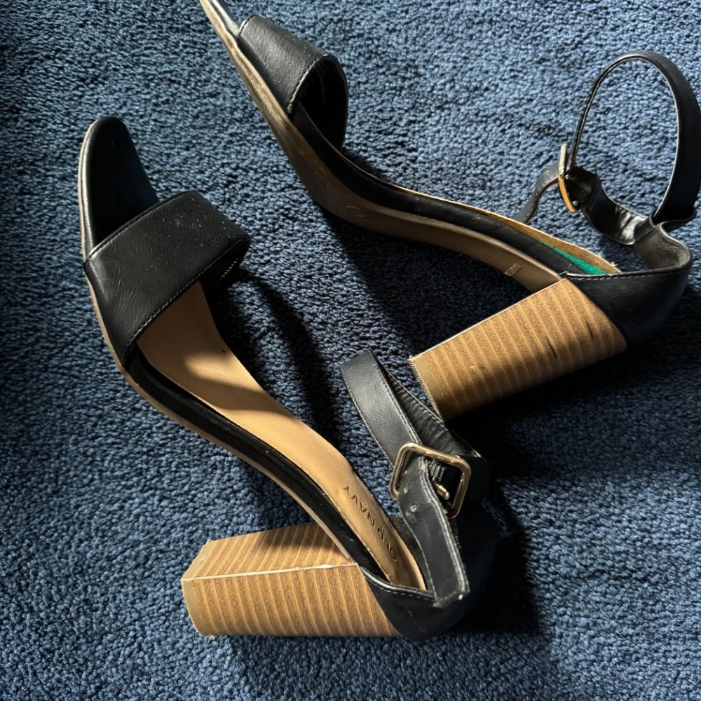 Old Navy Black Block Heeled Sandals Sz 9 - Picture 3 of 5